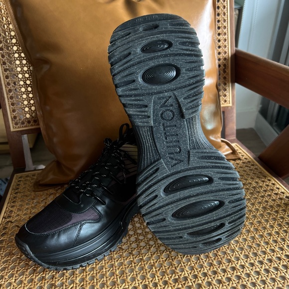 LOUIS VUITTON - Run Away Pulse Sneaker - Picture 4 of 7